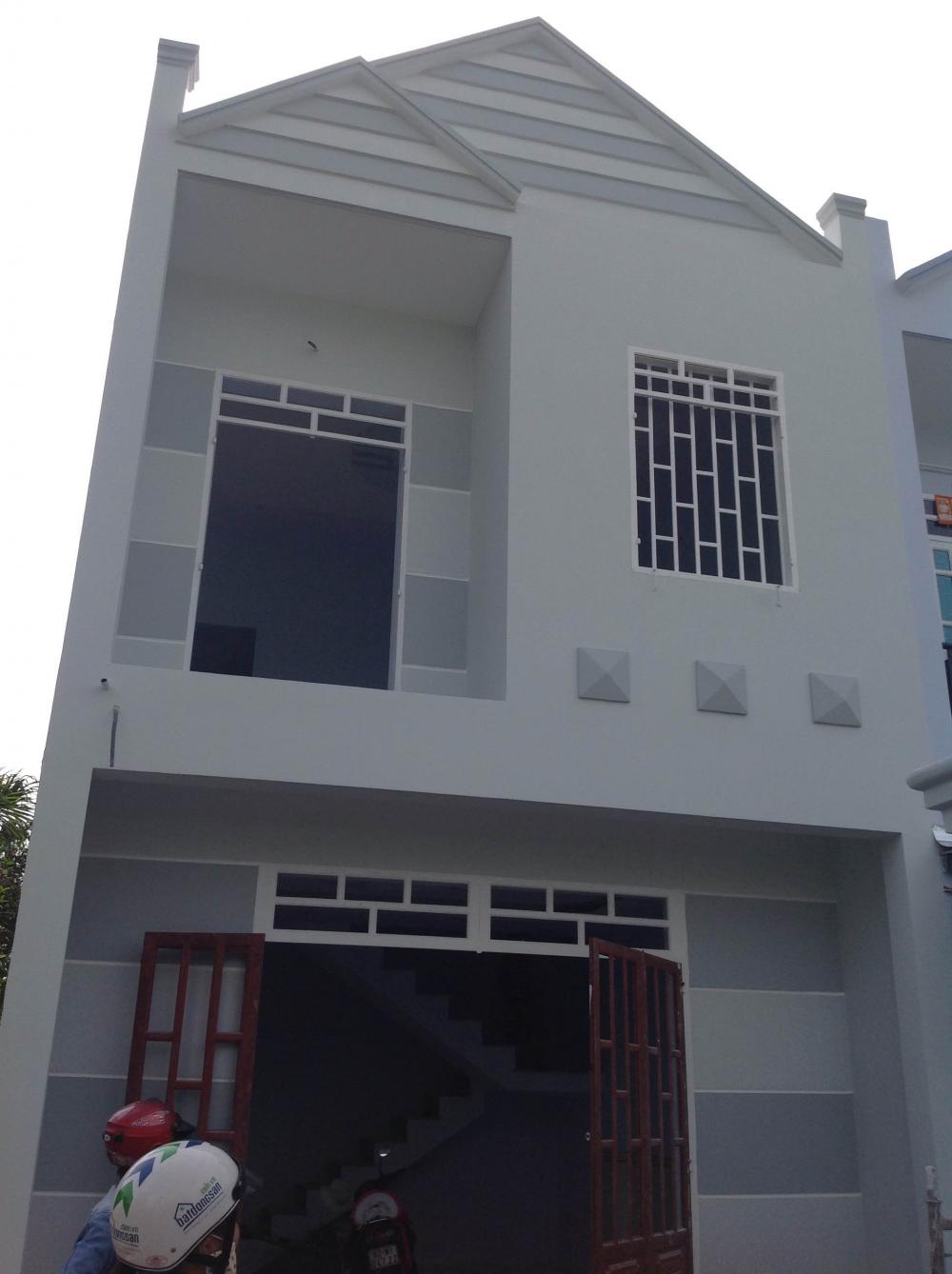 Nhà mới xây gần trường học cấp 1,2,3, chợ Hưng Long giá 350 triệu 3748605