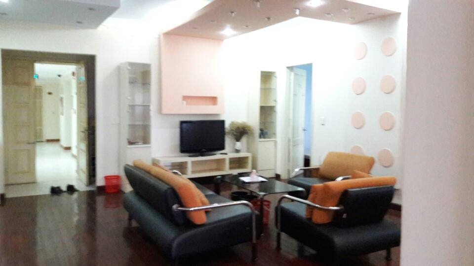 Cho thuê căn hộ chung cư 101 Láng Hạ, 146m2, 3 ngủ, đủ đồ, giá rẻ. LH: 0934568790 6145697