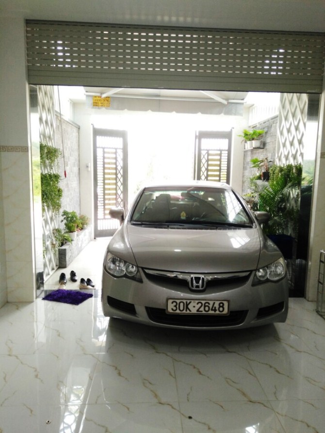 Bán nhà mới 1 trệt 3 lầu sân xe hơi ngay UBND P. Linh Đông 6479598