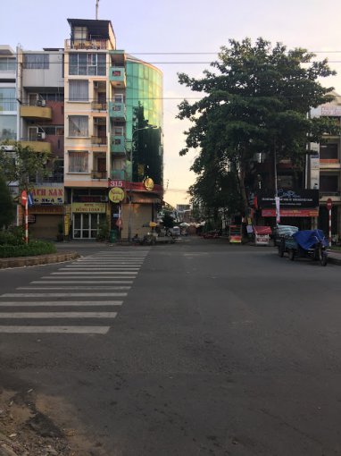 Bán nhà mặt tiền Huỳnh Văn Bánh, Quận Phú Nhuận, DT 4.2x18m, 3 lầu 6466621