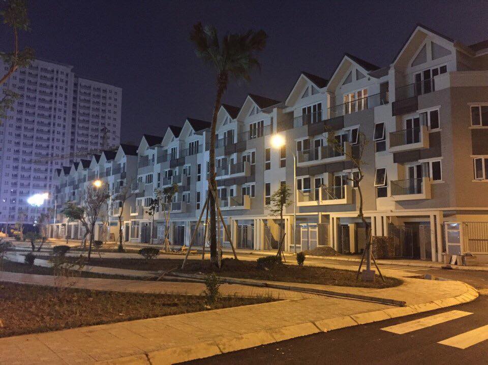 Cho thuê nhà LK A10 Nguyễn Chánh 75m2 xây 4 tầng, hướng ĐB,giá 30tr 6513617