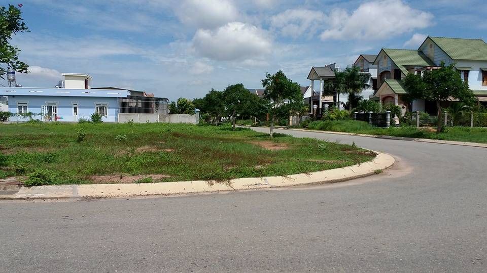 Cho thuê đất trục chính KDC Nam Long, đối diện quán Gà Cây Nhãn, DT: hơn 200m2, giá 8 tr/tháng 7344267