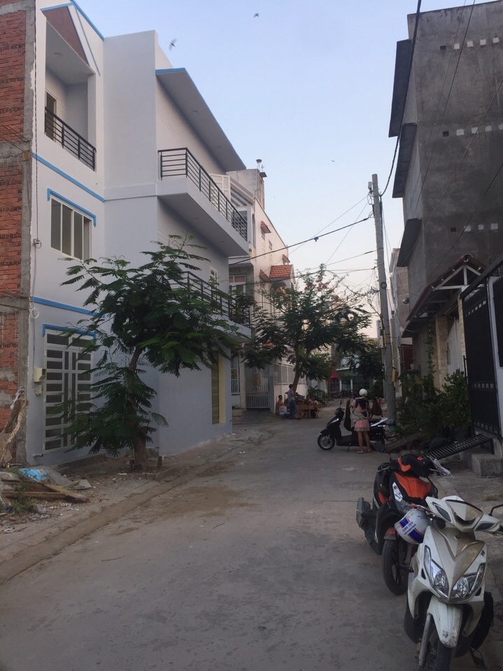 Nhà liền kề cần bán, góc 2 mặt tiền, cách đường Lê Văn Lương 100m, dân cư hiện hữu 7495866