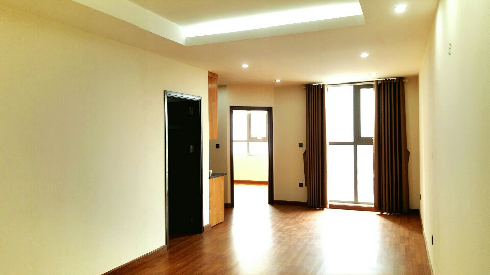 Cho thuê căn hộ chung cư tại Royal City 88m 2 ngủ đồ cơ bản giá 13,5tr, LH 012 999 067 62 8046518