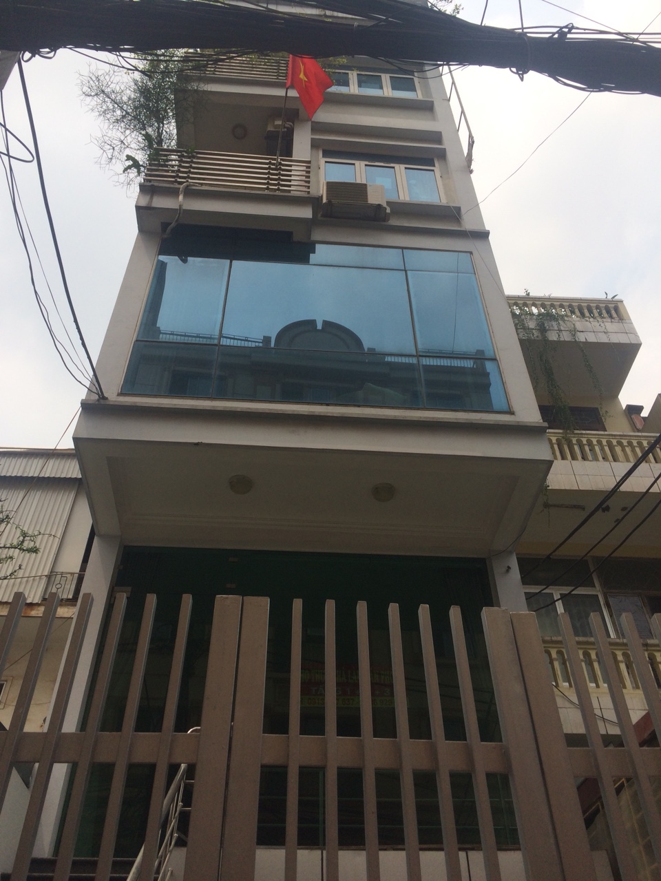 Cho thuê nhà riêng Yên Hòa, 65 m2 x 6 tầng, 9PN, có thang máy, gara ô tô 9035683