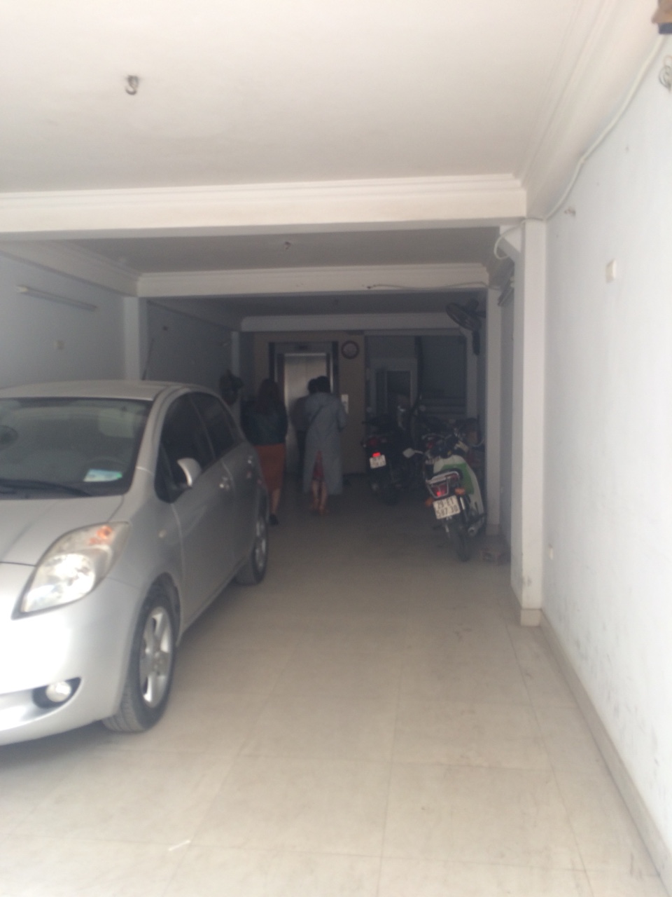 Cho thuê nhà riêng Yên Hòa, 65 m2 x 6 tầng, 9PN, có thang máy, gara ô tô 9035683
