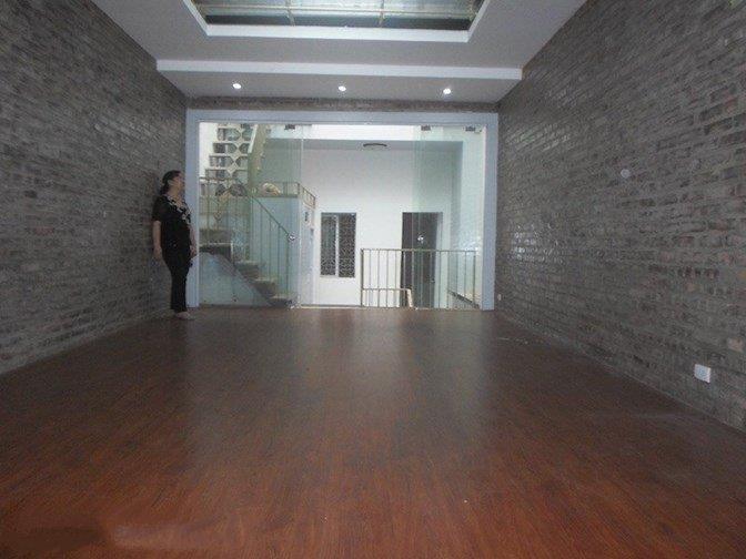 Cho thuê nhà mặt ngõ tại Khâm Thiên, Đống Đa, DT 70m2, 2,5 tầng. Giá 15 triệu/tháng 9097973