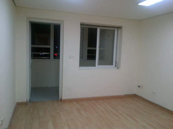 Giá rẻ cho thuê căn hộ chung cư 102 Thái Thịnh, 70m2, 2 phòng ngủ, đồ cơ bản, 8,5 tr/th 9189624