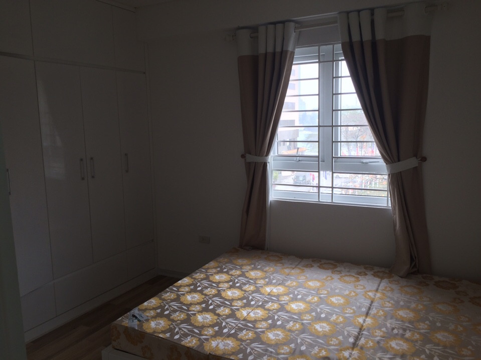 Cho thuê căn hộ tập thể tại phố Kim Mã, 80m2, 2PN, view hồ, giá 6 triệu/tháng 9220053