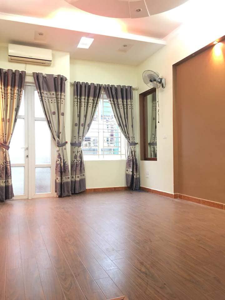 Cho thuê nhà mặt phố sầm uất Thanh Xuân, 150m2 * 3 tầng 9409537