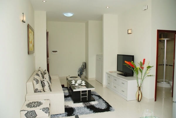 Căn hộ Quang Thái, DT 64m2, đầy đủ NT, giá 8tr ở liền. LH 0906881763 9541469