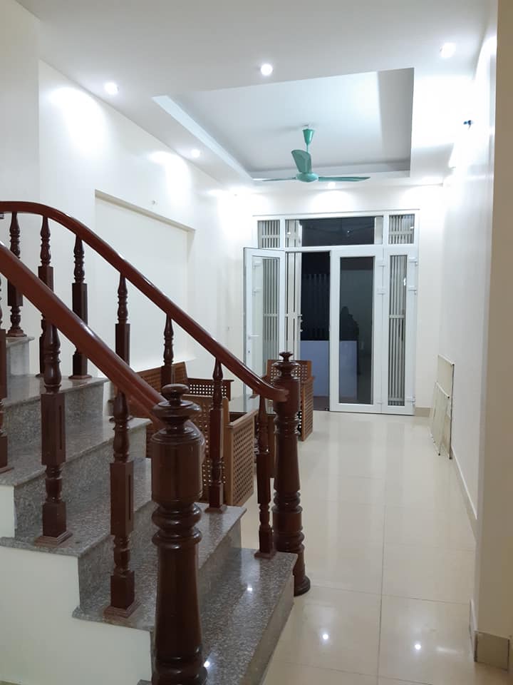 Chủ mua mặt phố cần bán nhà Dương Văn Bé, Vĩnh Tuy, 40m2, 4 tầng, 3.05 tỷ, Mr Huy Quang 0376525557 9542163