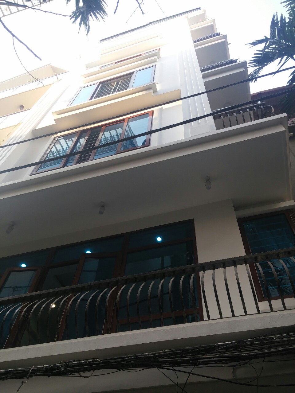 Cho thuê nhà mặt phố Vương Thừa Vũ, DT 60m2 x 8 tầng nhà xây mới thiết kế thông sàn có thang máy 9809787