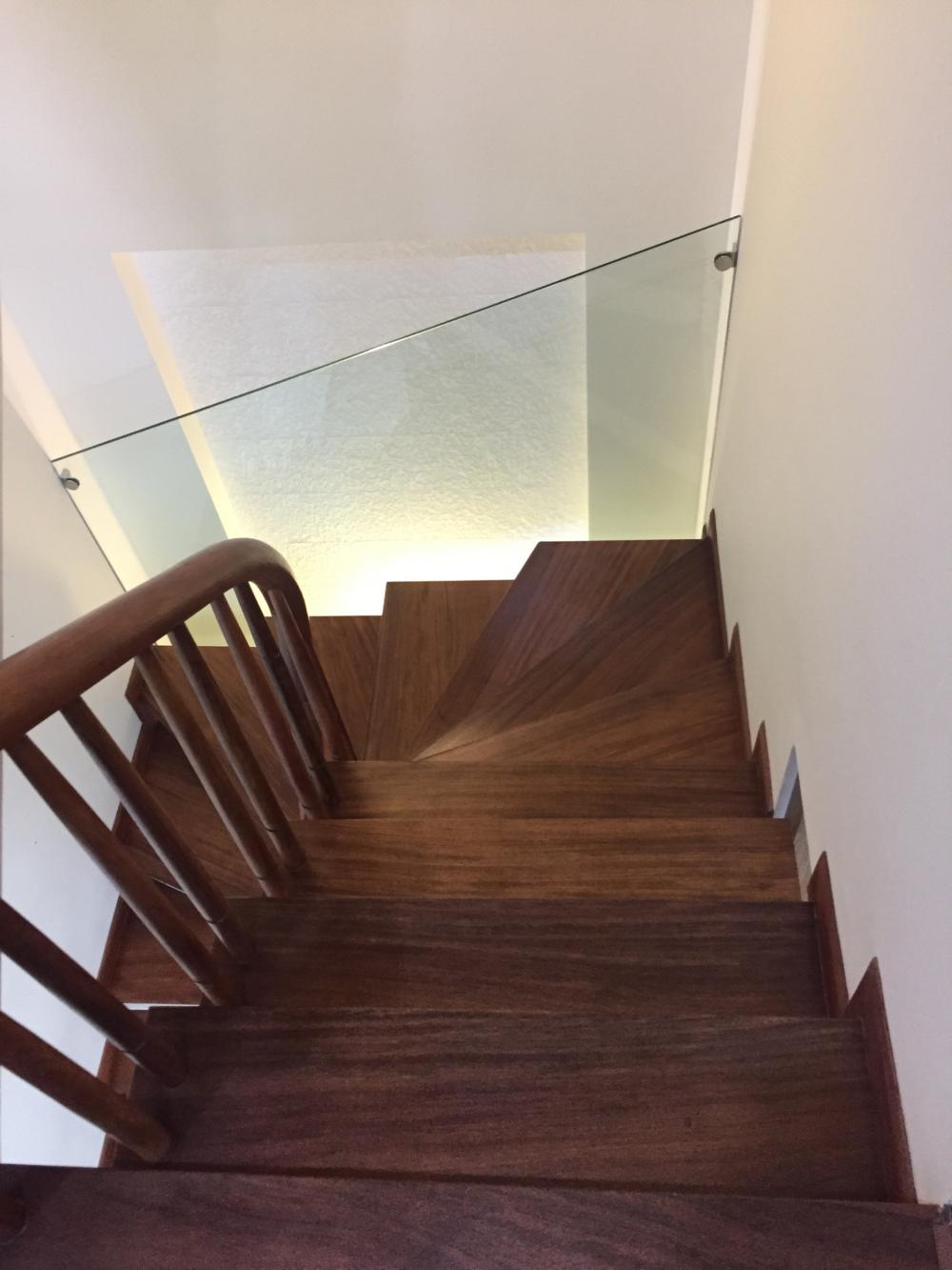 Bán nhà ngõ 148 Mai Anh Tuấn, Đống Đa, nhà xây 5T mới đẹp, sát hồ, 5,7 tỷ 9819627