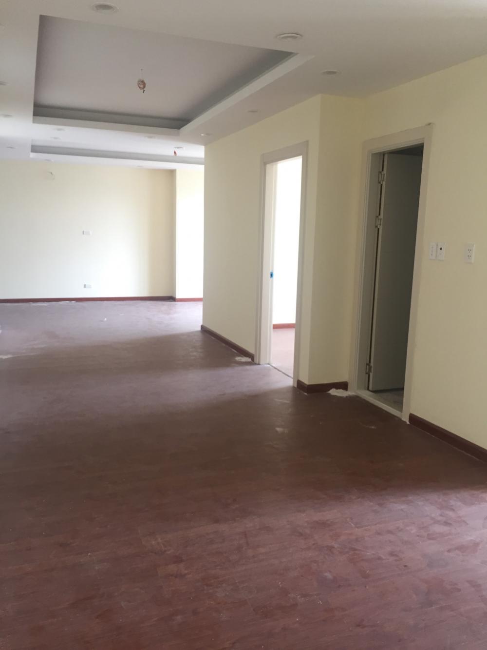 Bán gấp căn hộ tại Mạc Thái Tổ, dt 130m2, giá rẻ (Lh: 0936266930) 9805864