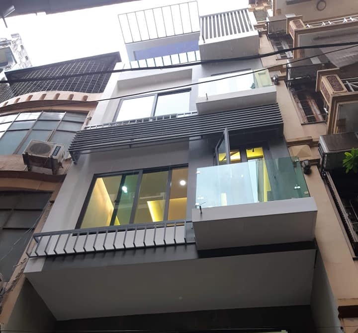 Bán nhà 5 tầng, mới đẹp, ô tô vào nhà, đường Nguyễn Chí Thanh, Đống Đa, giá 8.99 tỷ 10130202