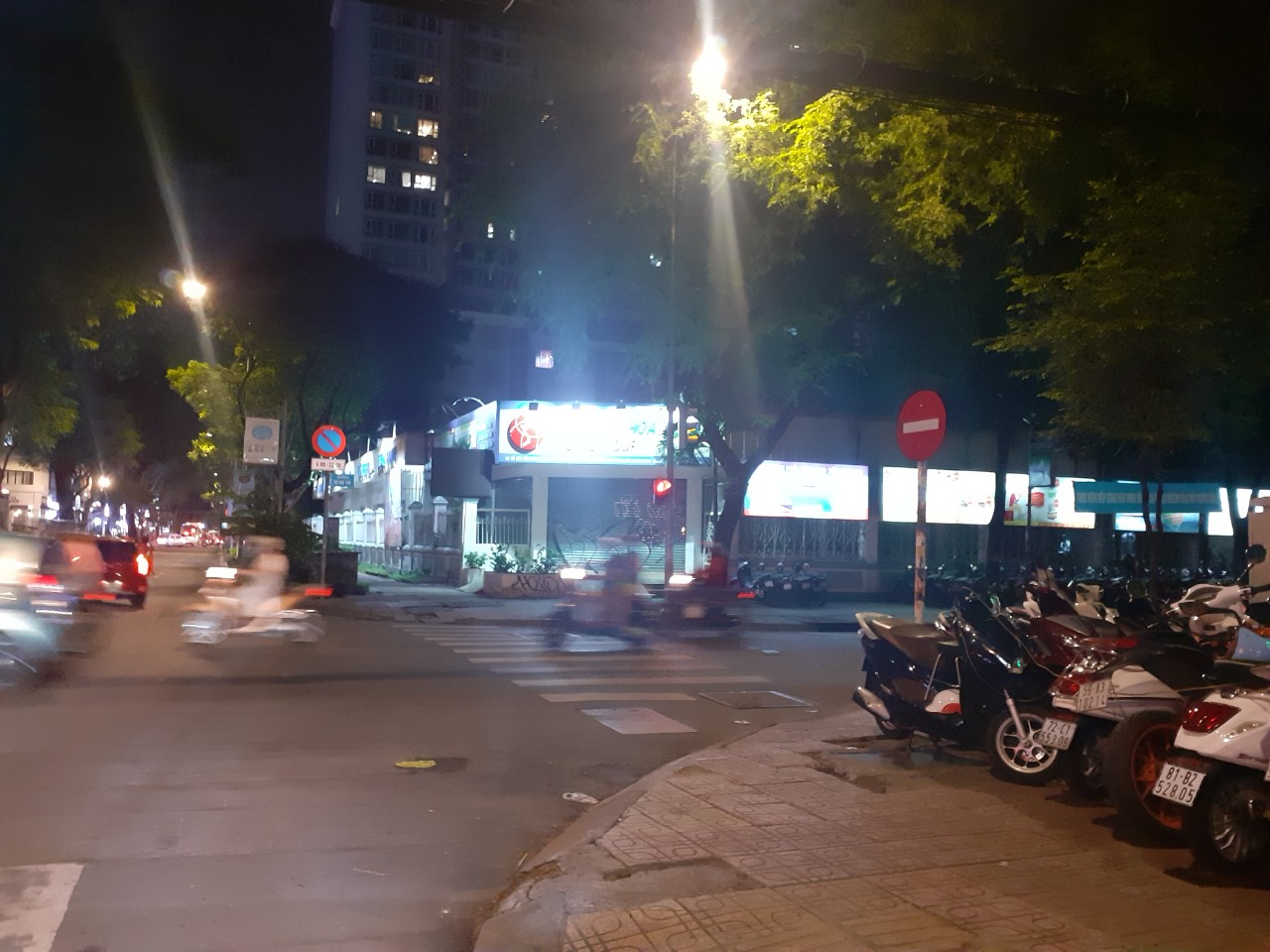 Cho thuê nhà 72 nguyễn thượng hiền Q3. dt: 7x15m giá 95tr 10355122