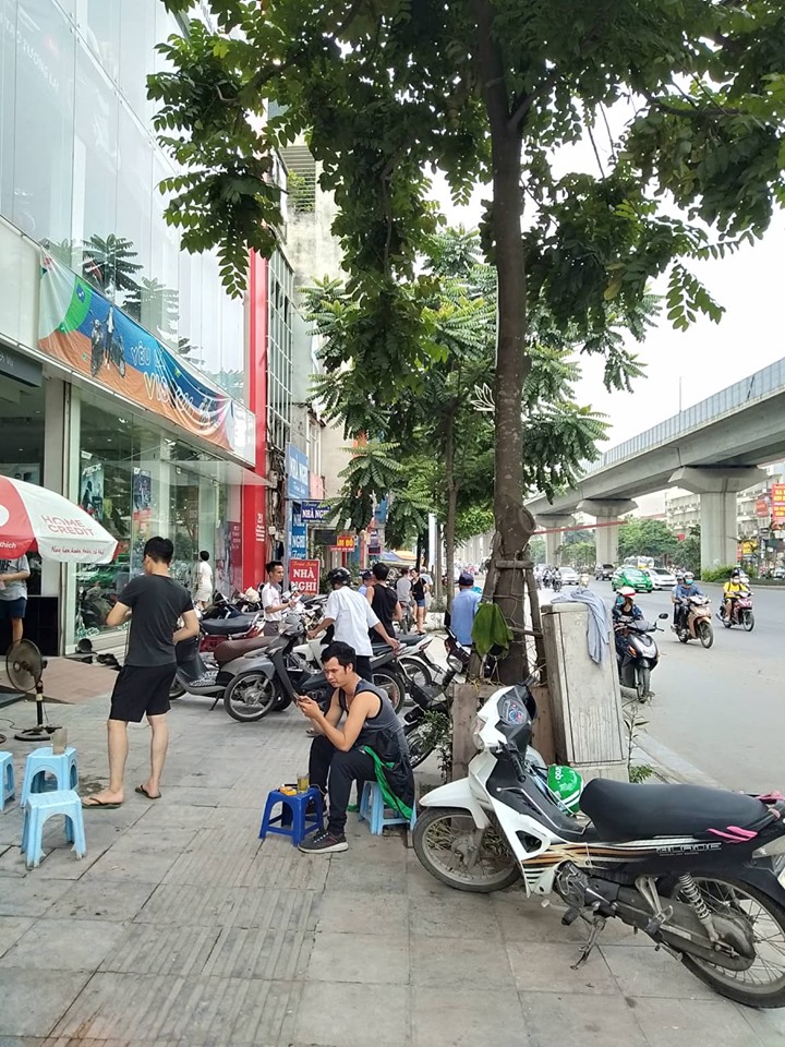 ​Cho thuê mb mặt phố Nguyễn Trãi,45m2, mặt tiền 3.7m, vỉa hè 5m, 18tr/tháng 10355231