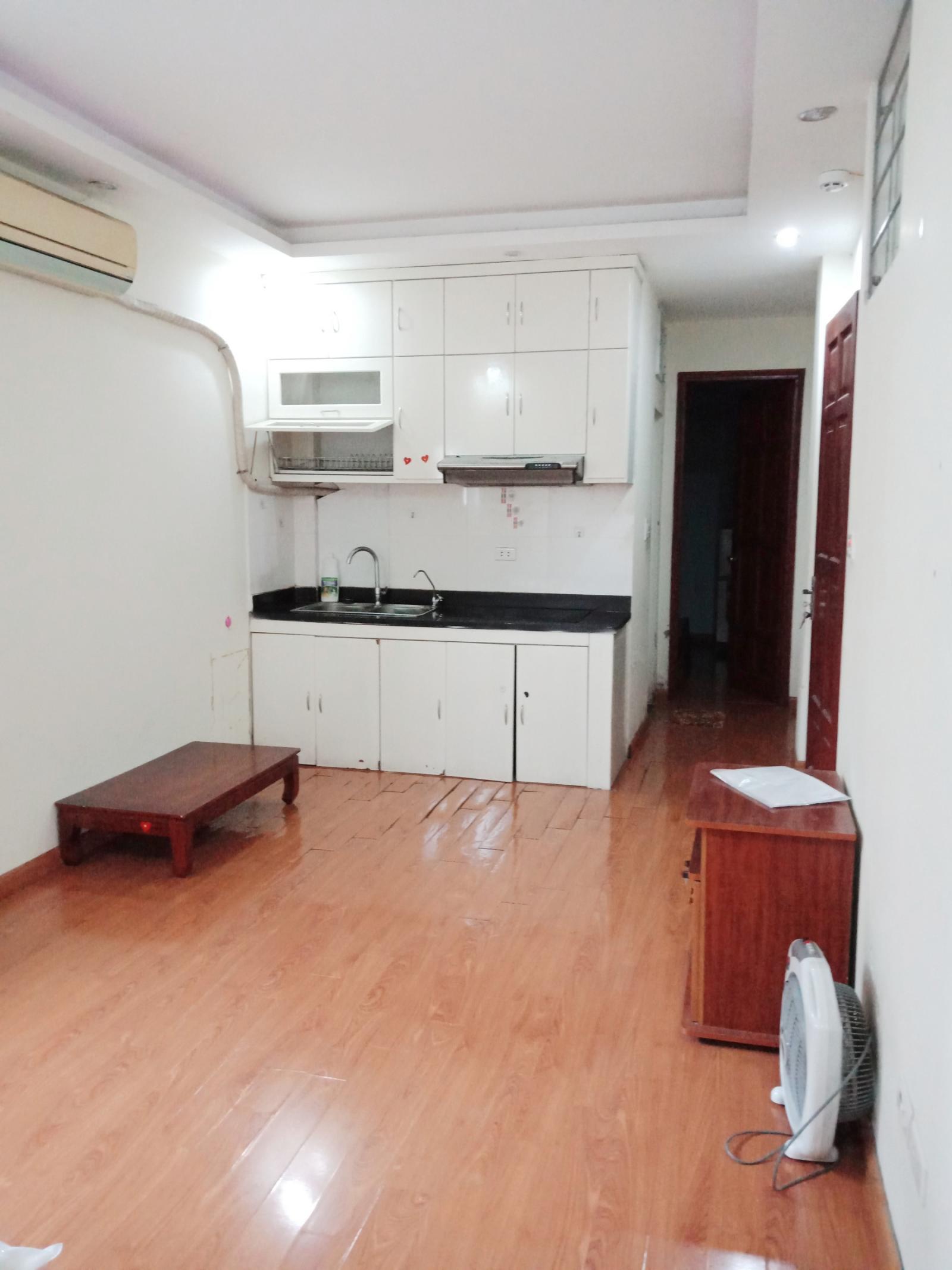 gia đình cần bán căn hộ chung cư Kinh Đô 3 gần mặt đường phạm hùng S50m2, giá rẻ! 10389765