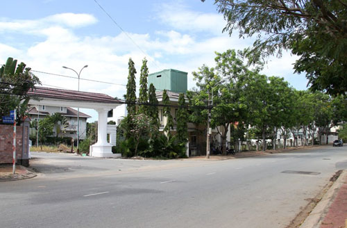 Bán đất đường Nguyễn Văn Hưởng Thảo Điền xây dựng cao tầng sổ đỏ 10395422