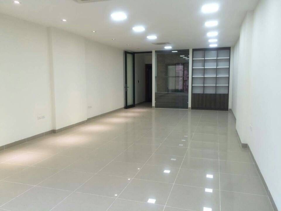 Cho thuê văn phòng tiện ích 40m2 Quận Hoàn Kiếm, mặt phố Nguyễn Du. Lh: 0866 613 628.
 10395628