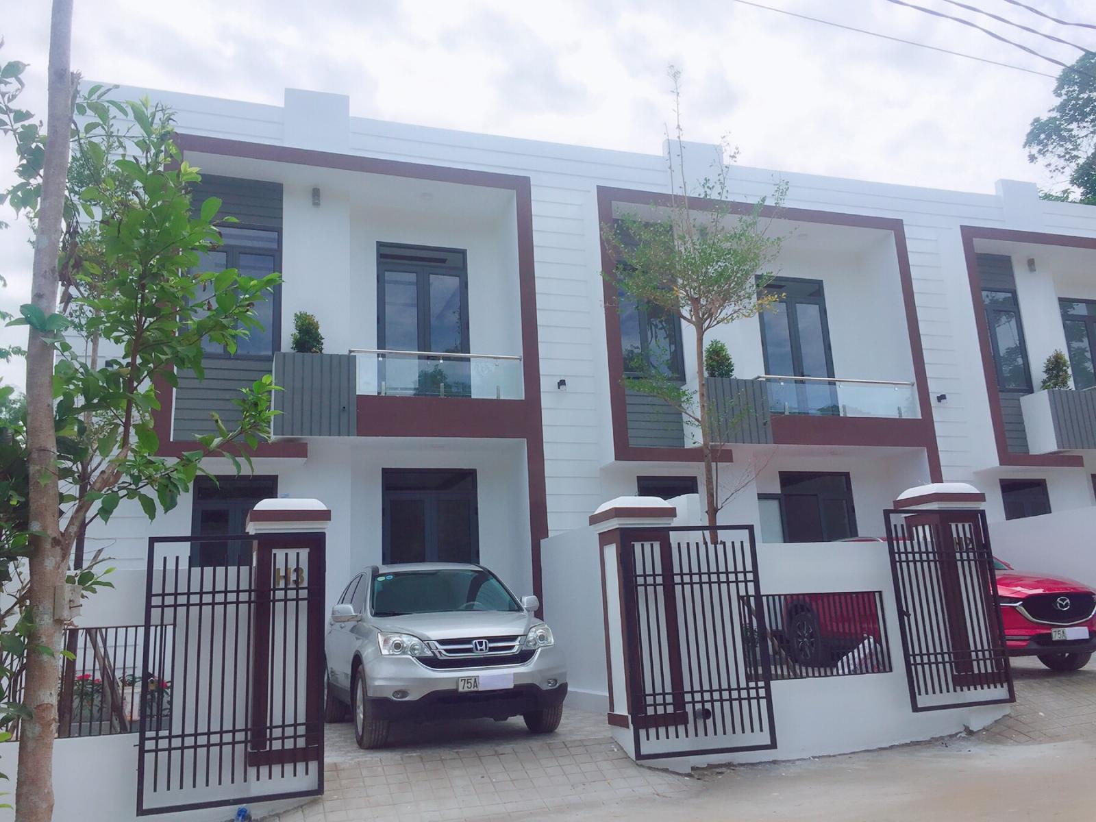 Bán nhà liền kề thiết kế hiện đại đường Thanh Hải ngay trung tâm Thành Phố Huế 10401092