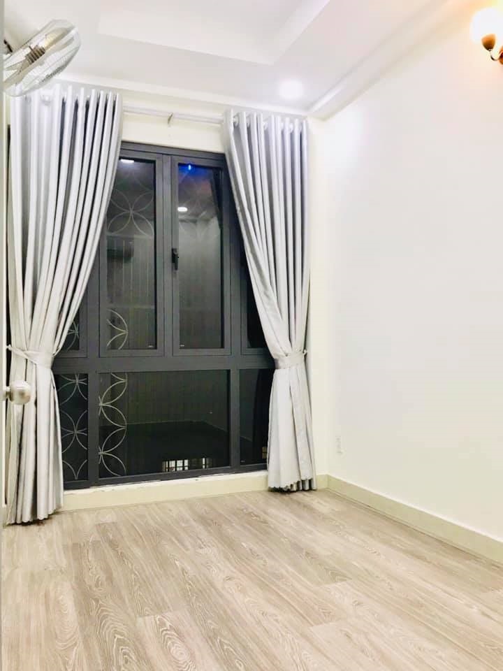 Bán nhà hẻm 3 CMT8, Quận 10, DT 40m2, giá 4,475 tỷ(Còn TL). 10445048