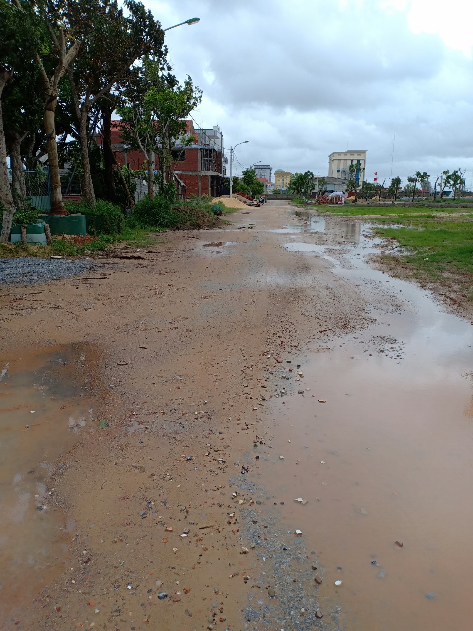 Bán đất mặt tiền đường Nguyễn Duy Trinh dãy 2 đường 36 m tp Đồng Hới LH 0945745451 10452463