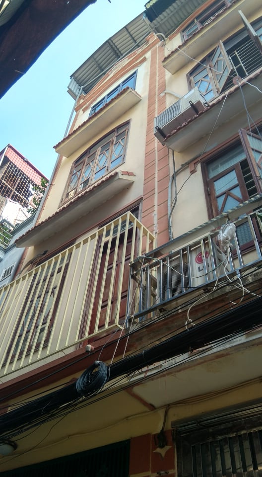 Bán nhà trong ngách xe bagac tránh, Phố Tân Mai. Nhà 30m2 mặt tiền 3.5m 5tầng, giá 2.4 tỷ 10474694