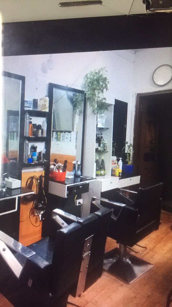 Cần chuyển nhượng salon tóc giá rẻ hiện đang làm tóc thu nhập ổn định. 10643249