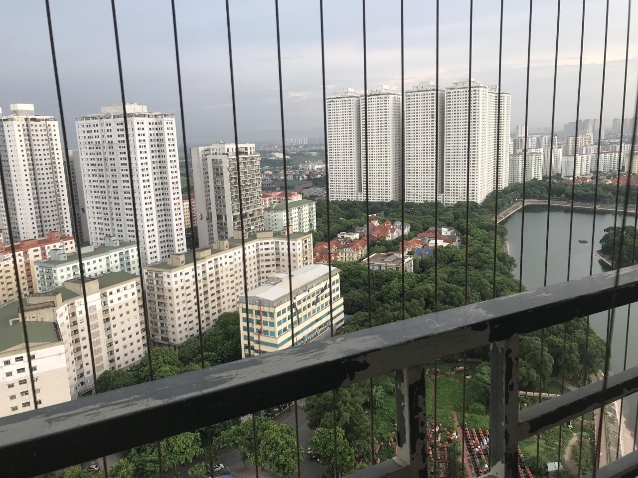 Gia đình bán căn chung cư VP6, Linh Đàm, view Hồ, Hướng Đông Nam, 66m2, 1,2 tỷ. 10711077