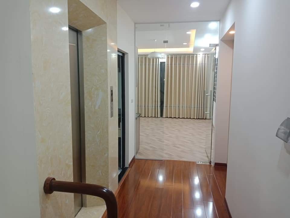 Bán nhà mới lô góc kinh doanh cầu thang máy nhập khẩu  Nguyễn Đình Hoàn Cầu Giấy  6,4 tỷ 10746219
