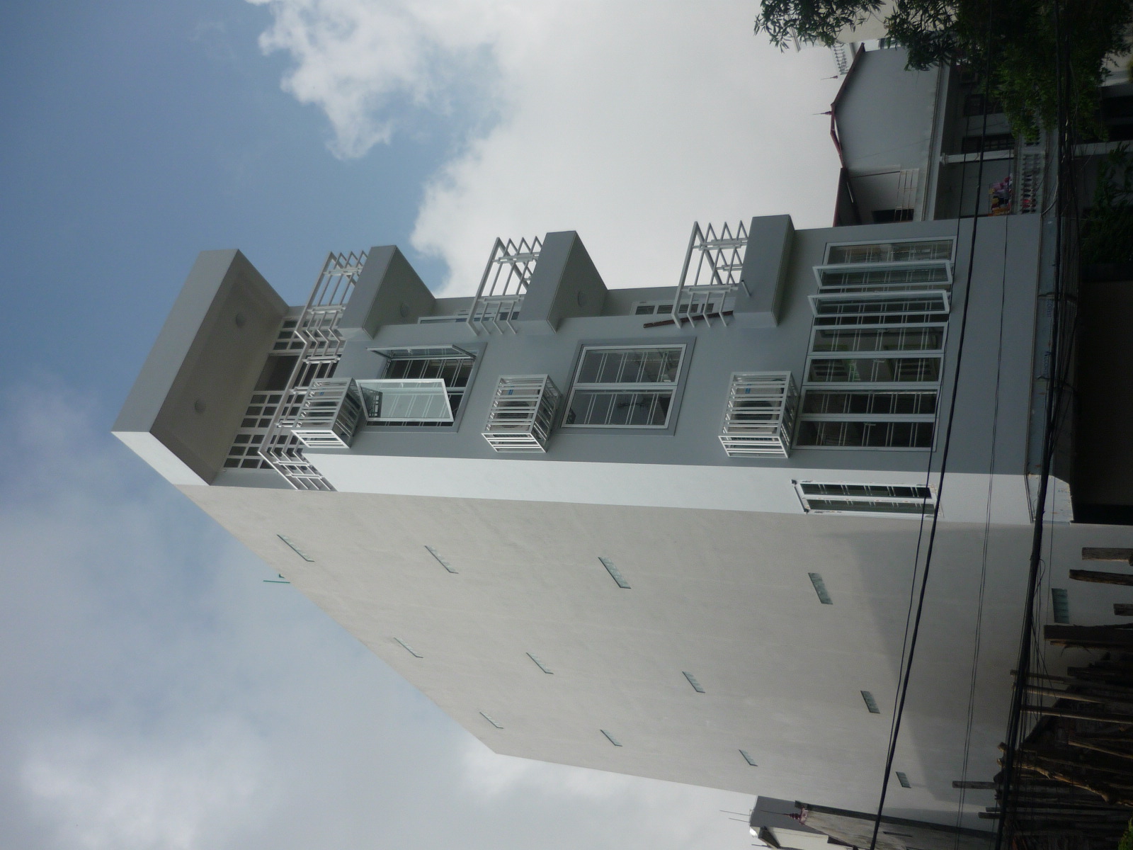 Bán nhà ngõ phố Hoàng Hoa Thám DTSD 200m2 khung bê tông 5 tầng  3 mặt thoáng 3.2 tỷ   10770764
