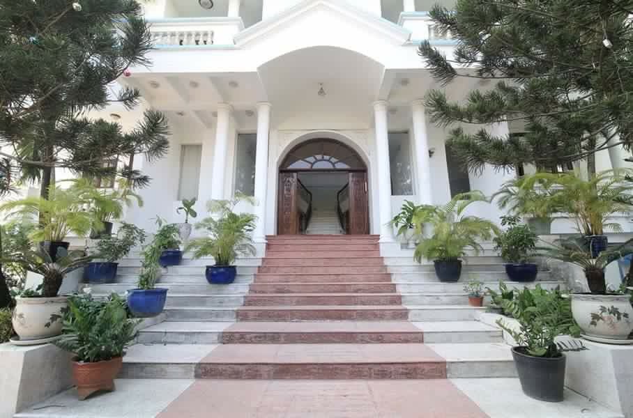 Cho thuê nguyên căn villa mặt tiền Quốc Hương được thay đổi kết cấu nhà 10782094