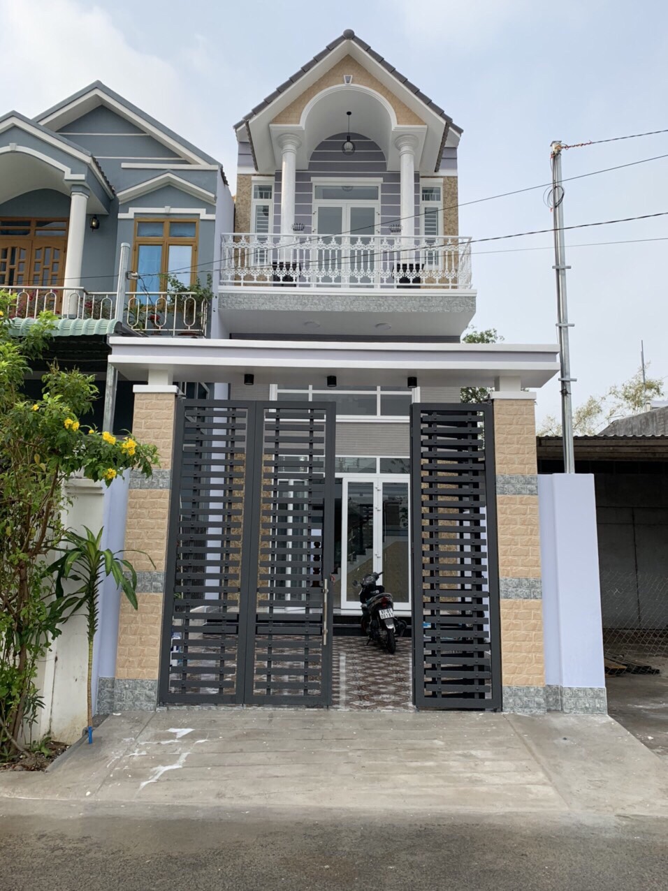 CHÍNH CHỦ CẦN BÁN CĂN BIỆT THỰ MINI SIÊU ĐẸP TẠI MẶT TIỀN ĐƯỜNG DX 102 - KẾ BÊN KARAOKE YUMI 10820307