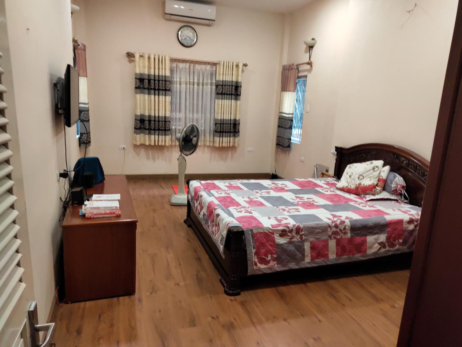 Bán nhà đất mặt ngõ 9 Hoàng Cầu 55m2 x 3T, đường hè 12m, giá 10 tỷ. LH: 0988494856 Ô Chợ Dừa, quận Đống Đa.
 10841441