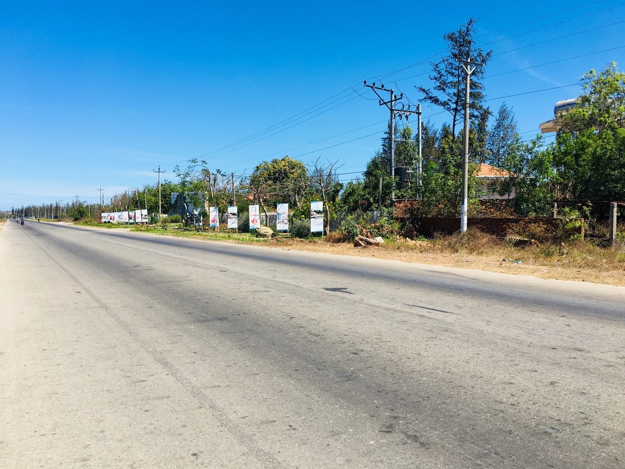 CẦN BÁN NHANH LÔ ĐẤT MẶT TIỀN QUỐC LỘ 1A (40X 95) 200M THỔ CƯ. TẠI SÔNG PHAN, HUYỆN HÀM TÂN, TỈNH BÌNH THUẬN . LH 0865869639
 10900389