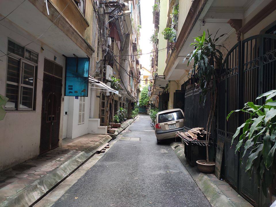 Bán nhà ngõ 120 Hoàng Quốc việt, phân lô, ô tô đỗ, 35m, 5 tầng, mặt tiền 5.2m, 3.8 tỷ. LH: 10931185