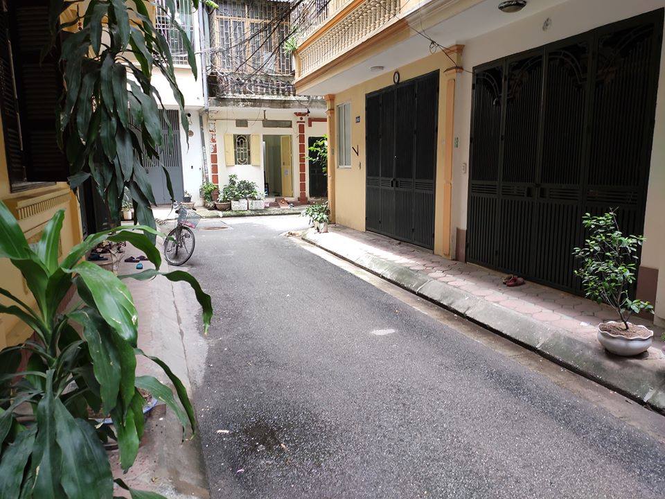 Bán nhà ngõ 120 Hoàng Quốc việt, phân lô, ô tô đỗ, 35m, 5 tầng, mặt tiền 5.2m, 3.8 tỷ. LH: 10931185