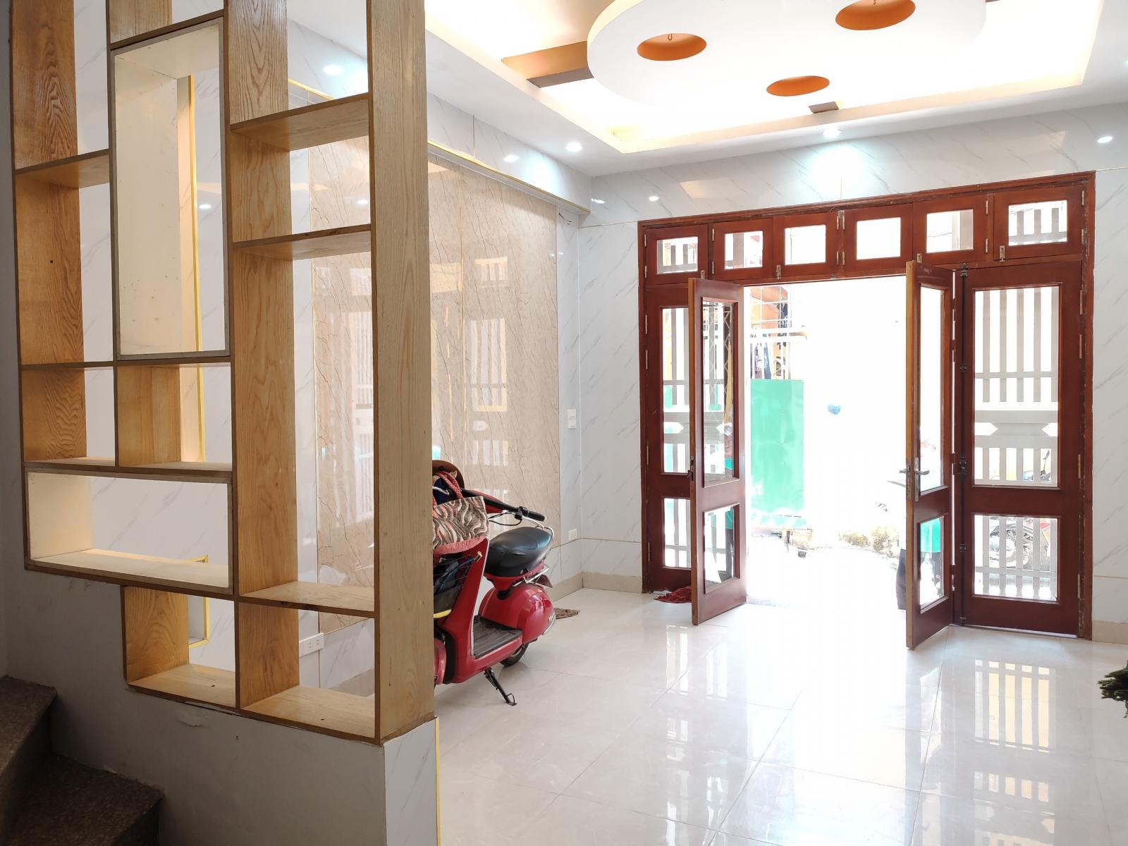 Cho thuê nhà 5 tầng, ngõ ô tô KD ngõ 381 Nguyễn Khang giá 12tr/th. LH 0912442669 10935560