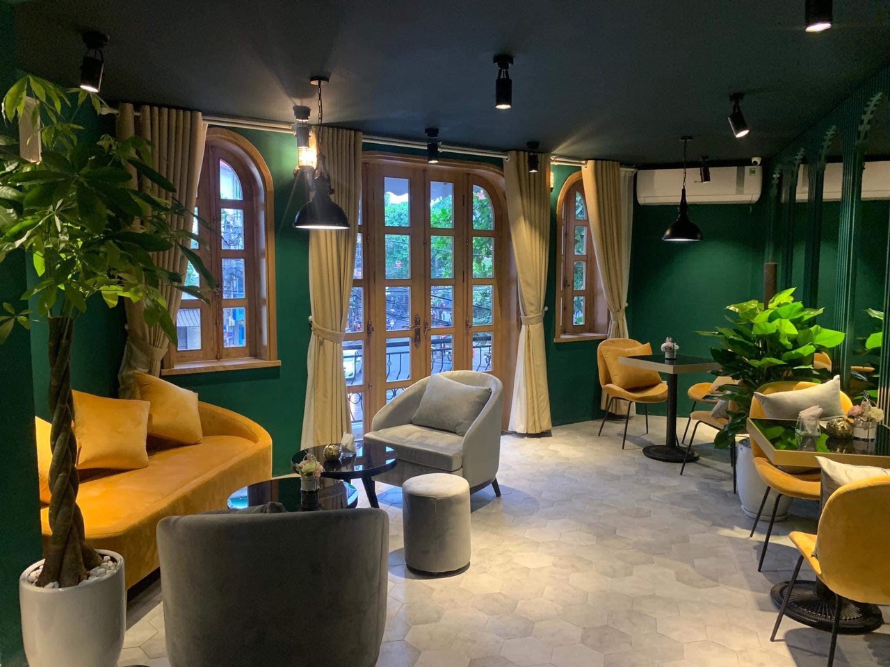 Nhượng quán cafe Shisha 3 tầng , 50m2/ tầng , 2 vỉa hè rộng tại Số 2 cửa đông - Hoàn Kiếm - Hà Nội 10990539