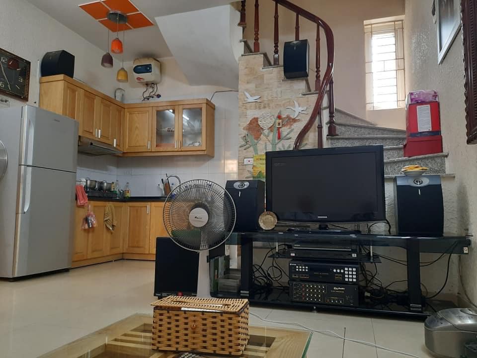 Bán nhà Tân Mai 30m, 5T,Lô góc,cách oto 30m 2,3 tỷ.LH 0978587654 11089728