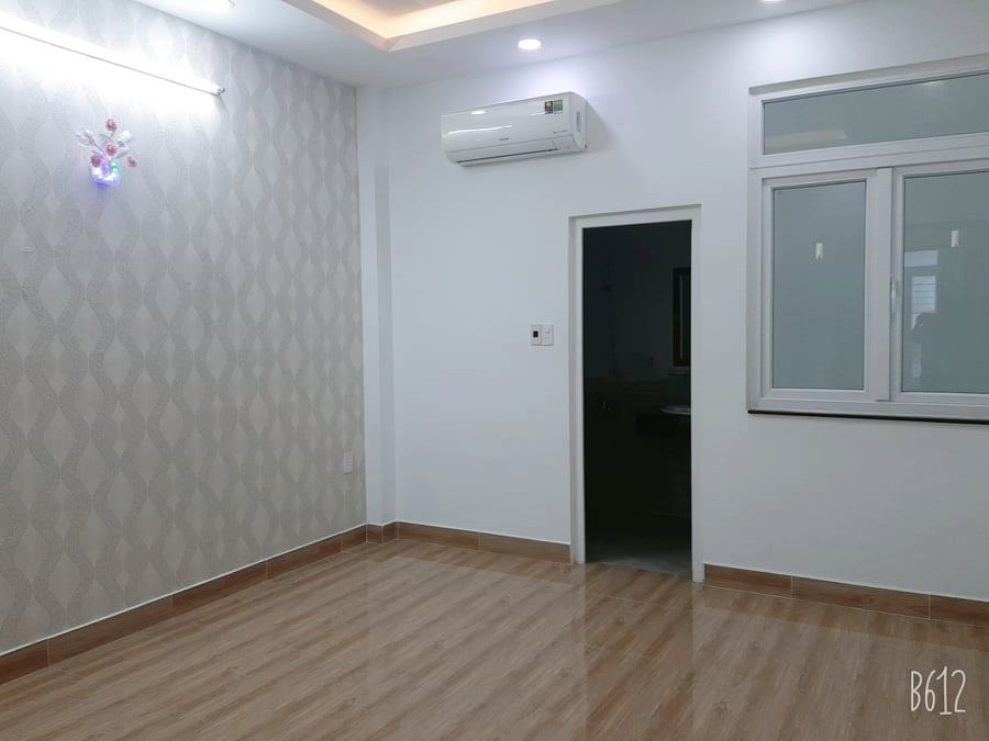 Nhà mới ở ngay 4 tầng  DT 39m2 giá 3 tỷ 8 Lạc Long Quân Tân Bình. 11093525