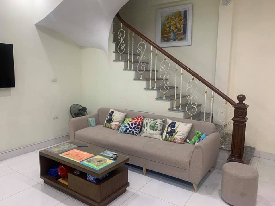 Nhà cực hiếm Nguyễn Văn Cừ- Long Biên 38m x 4 tầng, ôtô đỗ cổng, 3 tỷ


 11099632