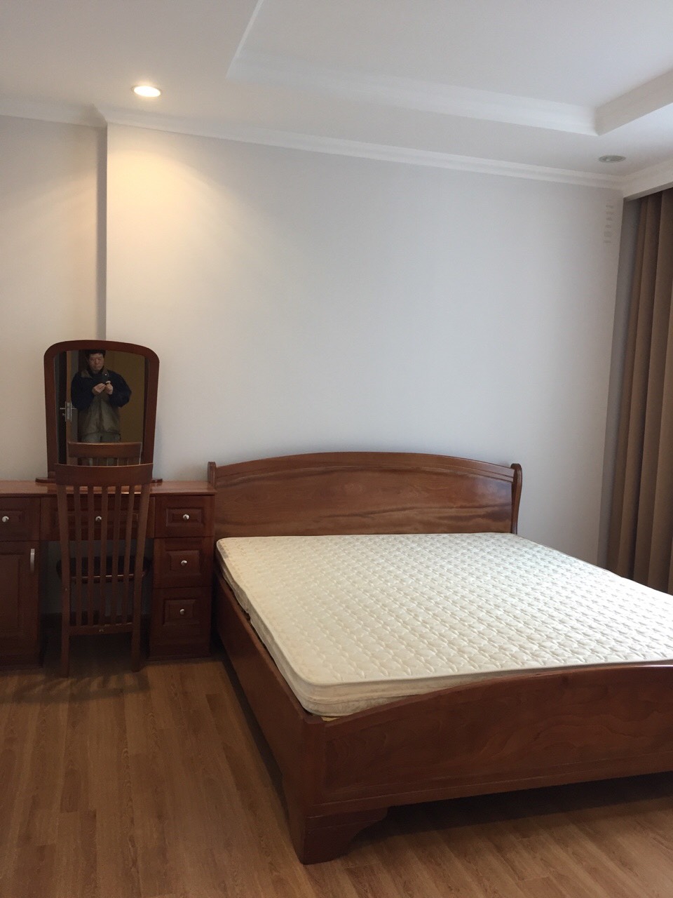 Bán nhanh căn hộ Vinhomes Nguyễn Chí Thanh, 3 phòng ngủ, 137m2, giá 8 tỷ full nội thất, sổ đỏ 11131550