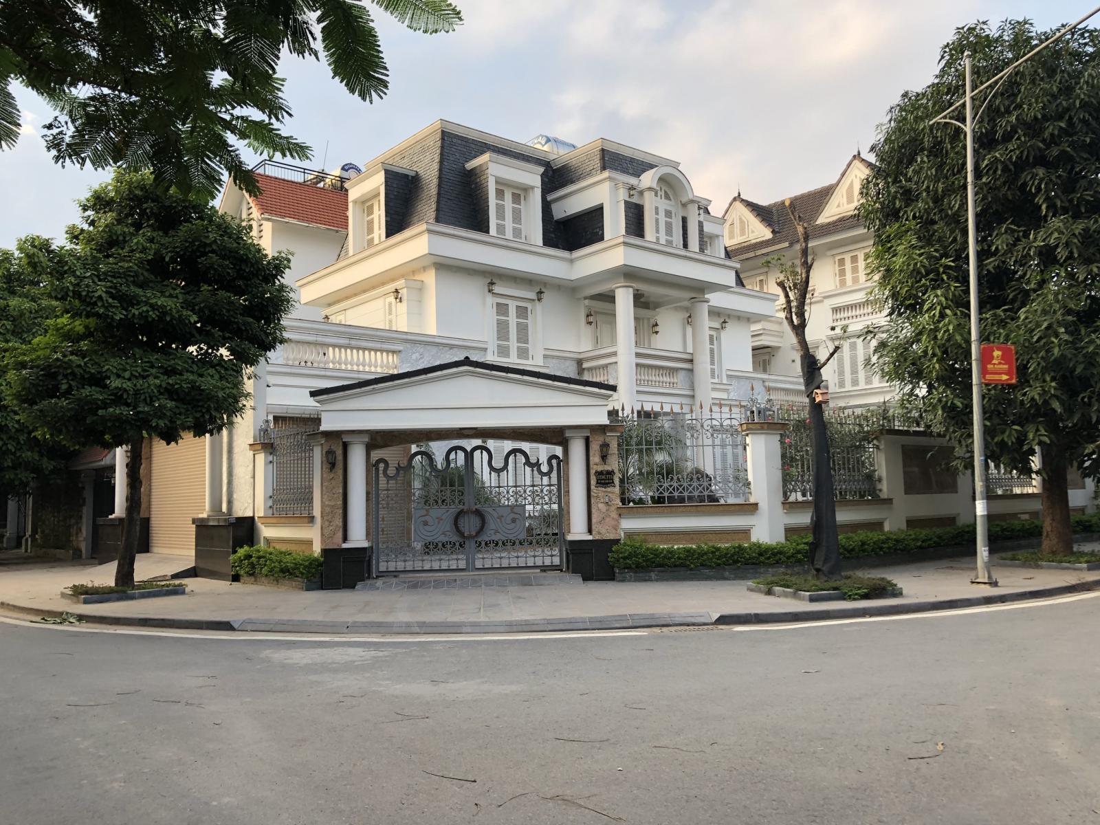 Cần bán căn biệt thự đơn lập 230m2  full nội thất tại trung tâm Hà Nội 11172870