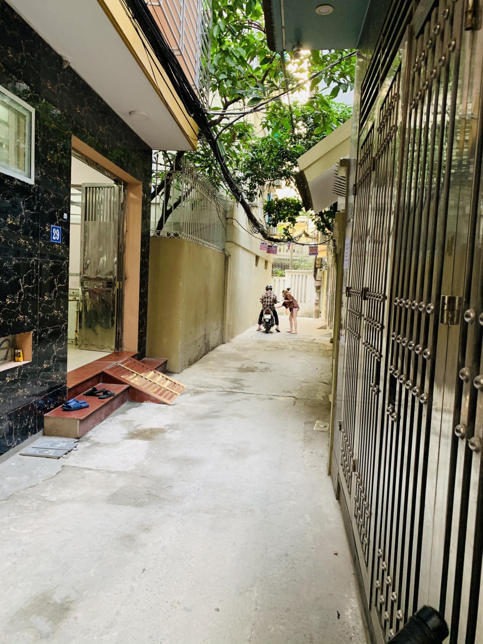 Cho thuê nhà mới, oto đỗ cách 10m, đủ đồ tại Nguyễn Thị Định 40m2 x 5 tầng, 3PN kk, giá 12tr/tháng
 11173917