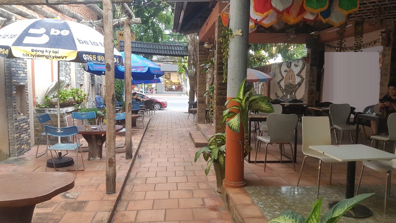 Sang nhượng mặt bằng Cafe sân vườn 200m2 ngay Ngã 4 Hoàng Hoa Thám, chỉ việc vào kinh doanh 11196543