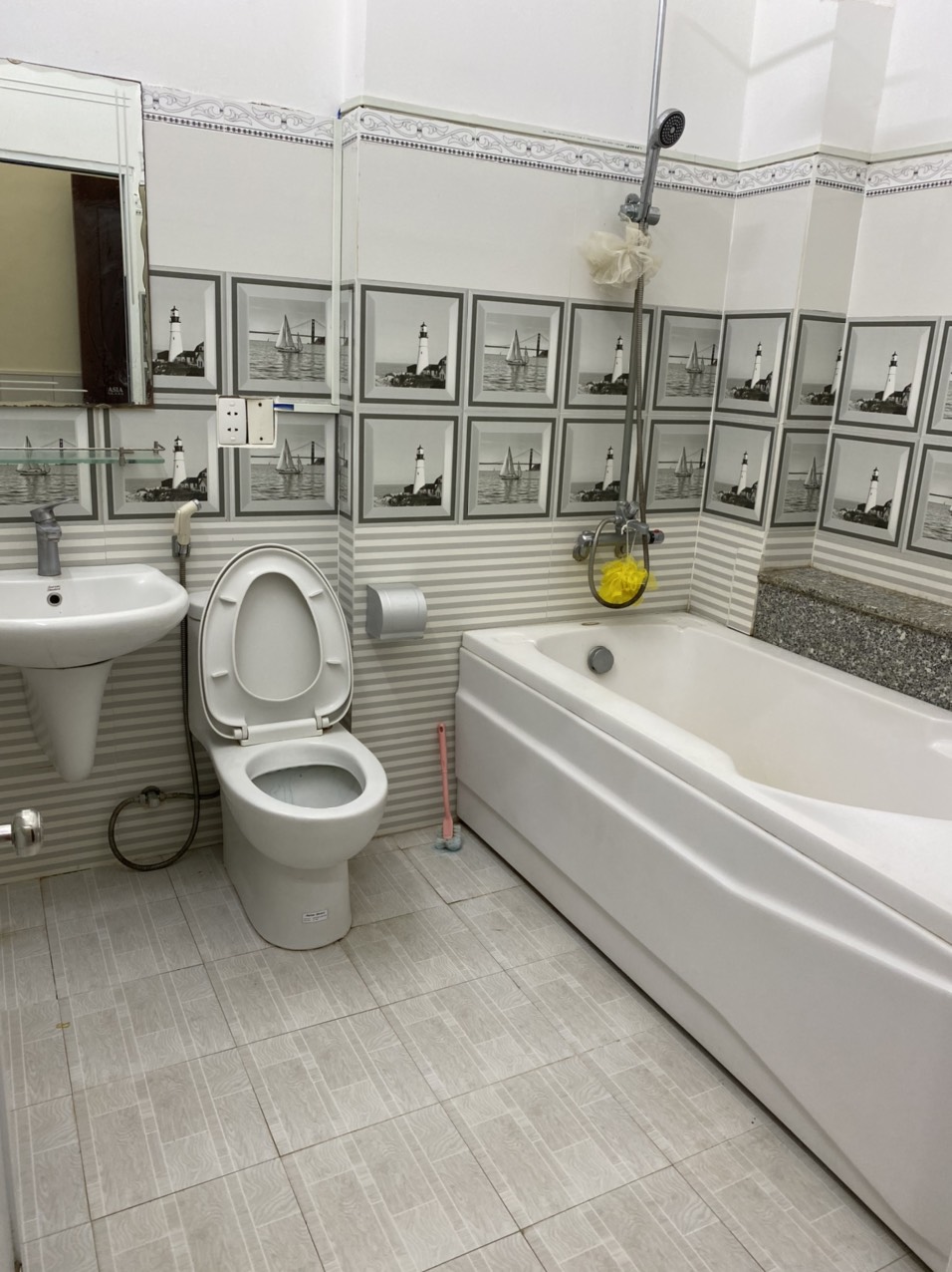 Cho thuê nhà 1 trệt 2 lầu ngay Ngã Tư Giếng Nước giá 7tr/tháng 11236477