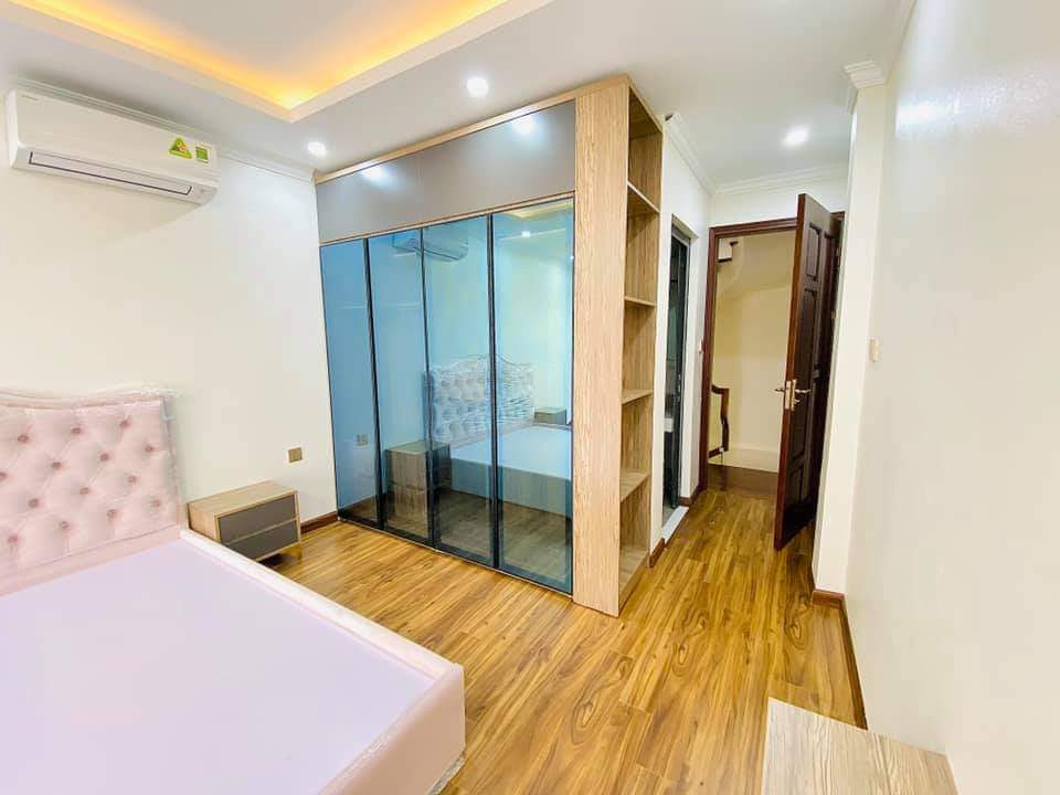 Nhà đẹp Dịch Vọng - Nội thất xịn ở luôn - Ô tô vào nhà - 36m2 5 tầng - Nhỉnh 5 tỷ


 11314726